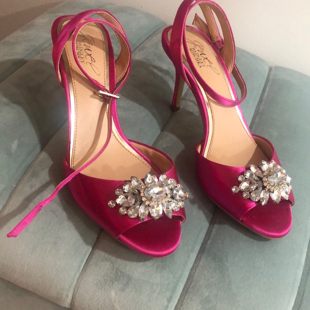 Badgley Mischka Jewel satin embellished crystal heels size 6